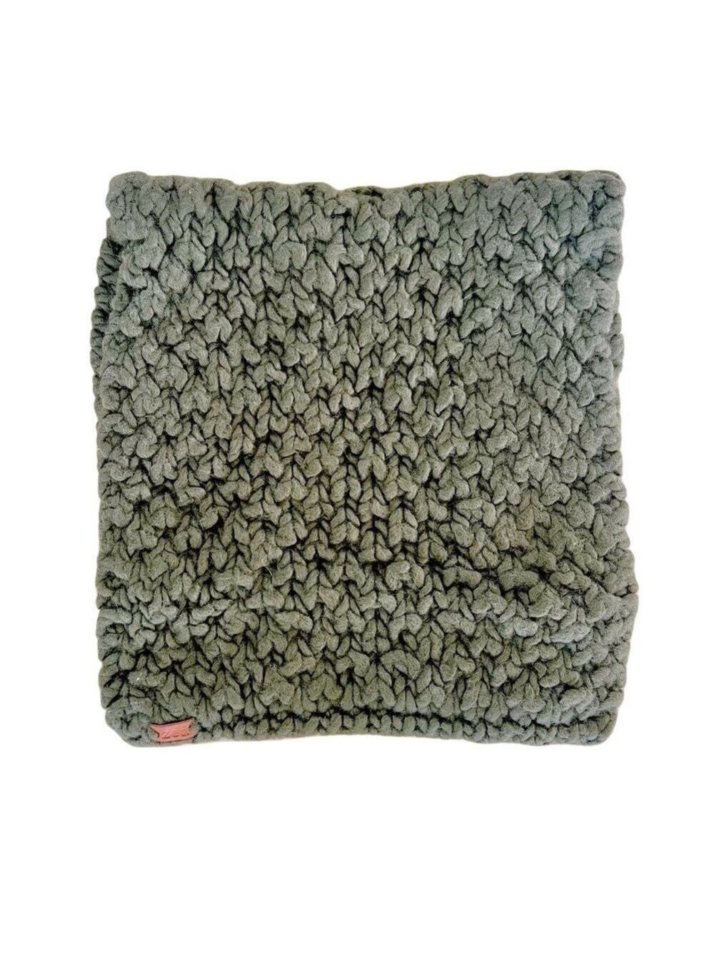 ZED Handmade Wool Olive Green Infinity Scarf